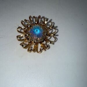 Sarah Coventry Mystic Blue Rivoli AB Faceted Crystal Goldtone Brooch Signed Vtg